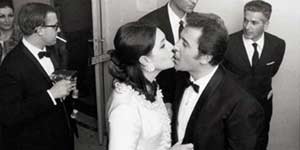 Festival di Sanremo 1966: Domenico Modugno bacia la moglie Franca Gandolfi dopo la vittoria