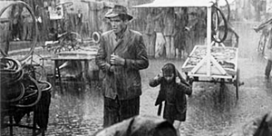 Un'immagine dal film "Ladri di biciclette" di Vittorio De Sica, 1948
