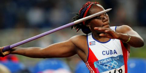 Osleidys Menendez a Helsinki, oro e nuovo record nel lancio del giavellotto, 71.70 m.