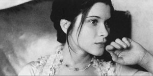 Valentina Cervi nel ruolo di Pansy Osmond in Ritratto di Signora