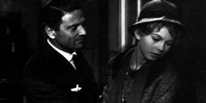 Raf Vallone e Gordana Miletic in un fotogramma de La gar&ccedil;onni&egrave;re