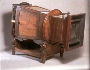 Megaletoscopio: apparecchio per osservare le fotografie costruito da Carlo Ponti, Venezia, 1862, Museo di Storia della Fotografia Fratelli Alinari - Collezione Ginestra, Firenze 