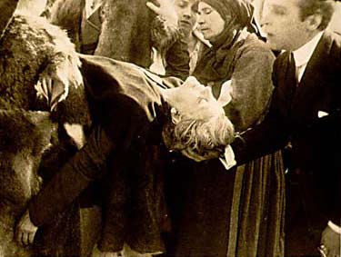 La Prima Attrice. Eleonora Duse in un fotogramma di Cenere (1916)