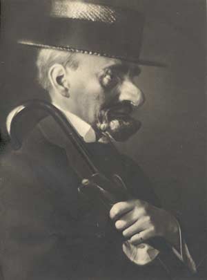 L'arte della truccatura. Sergio Tofano interpreta il Professor Barranco in ''Ma non &egrave; una cosa seria'' di Luigi Pirandello (1935). Il virtuosismo della truccatura &egrave; un lascito durevole del ''caratterista promiscuo'' 