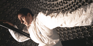 Valerio Mastandrea (scena all'interno dell'acceleratore)