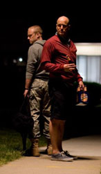 Ben Foster e Woody Harrelson in una scena del film