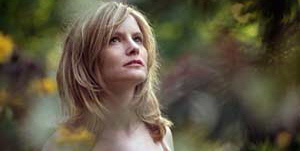 Jennifer Jason Leigh
