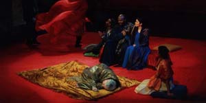 La scenografia de La trag&eacute;die d'Hamlet di Peter Brook