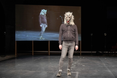 Un momento di Hamlet Courtesy La Biennale di Venezia � Andrea Avezz&ugrave;