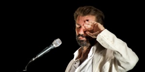 Lo straniero, un'intervista impossibile
