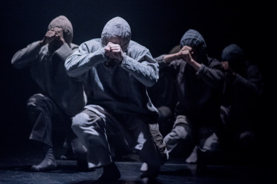 BLKDOG di Botis Seva - � Camilla Greenwell