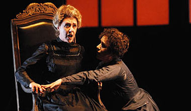 Debora Beronesi (Mrs. Grose), Gun-Brit Barkmin (L'istitutrice)