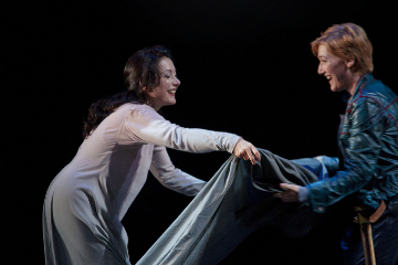 Manuela Uhl (Irene) e Angela Denoke (Adriano) Credits: Lellie Masotti