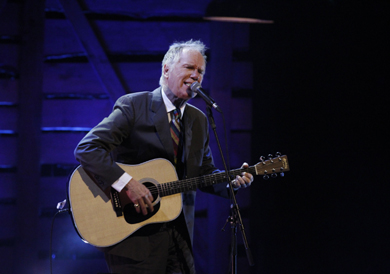 Loundon Wainwright III in un momento del concerto. Foto di Brian Tarr.