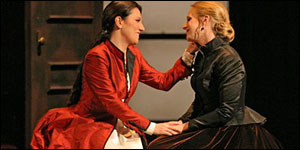 Monica Bacelli (Charlotte) e Nathalie Manfrino (Sophie), foto Ramella & Giannese