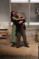 Rebecca Caine (Giulietta) e Paul Nilon (Mischa)