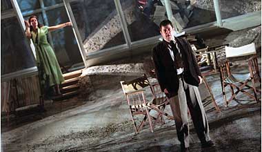 Rebecca Caine (Giulietta) e Paul Nilon (Mischa)
