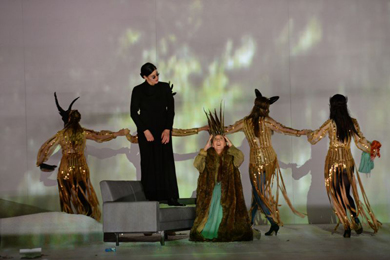 Un momento dell'opera. Foto di Hans Jörg Michel.