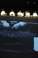 Un momento dell'opera Serial Sevens. Foto Martin Sigmund