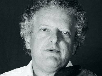 Il violinista Irvine Arditti. Foto: Astrid Karger