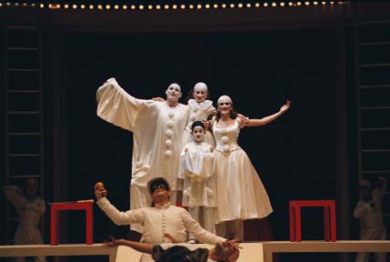 Charles Workman (le Prince) Aleksandra Zamojska (Ninette) Barry Banks (Trouffaldino) ERIC MAHOUDEAU / OPERA NATIONAL DE PARIS
